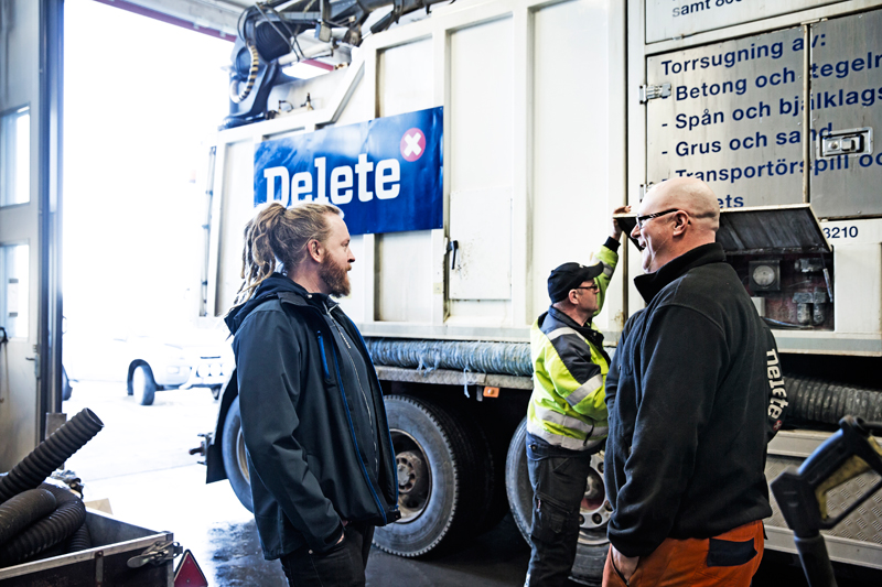 Patrik Stenman och Kent Holmgren i verkstaden Delete Skellefteå